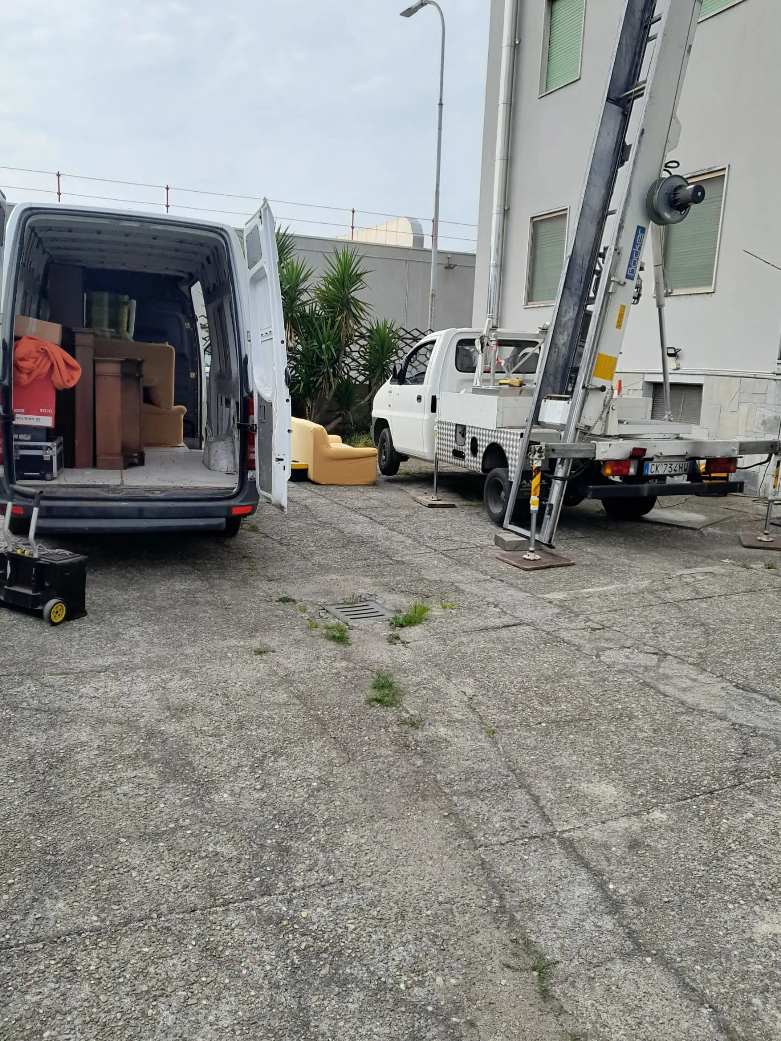 Intervento di sgombero a Taliedo Milano con squadra EM Sgomberi
